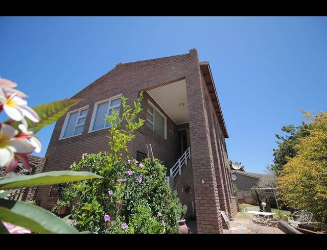 4 BEDROOM HOUSE FOR SALE IN HARTENBOS HEUWELS